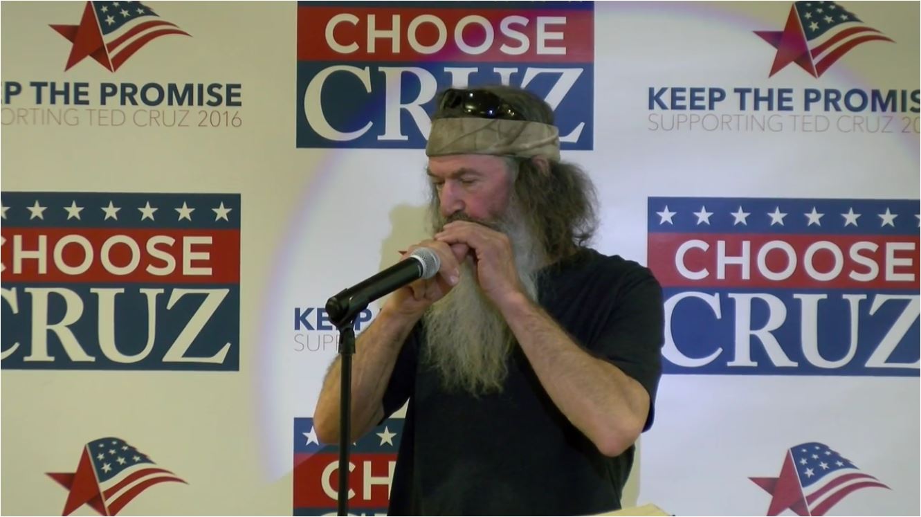 VIDEO: Phil Robertson blows duck call in Trump debate challenge - The ...